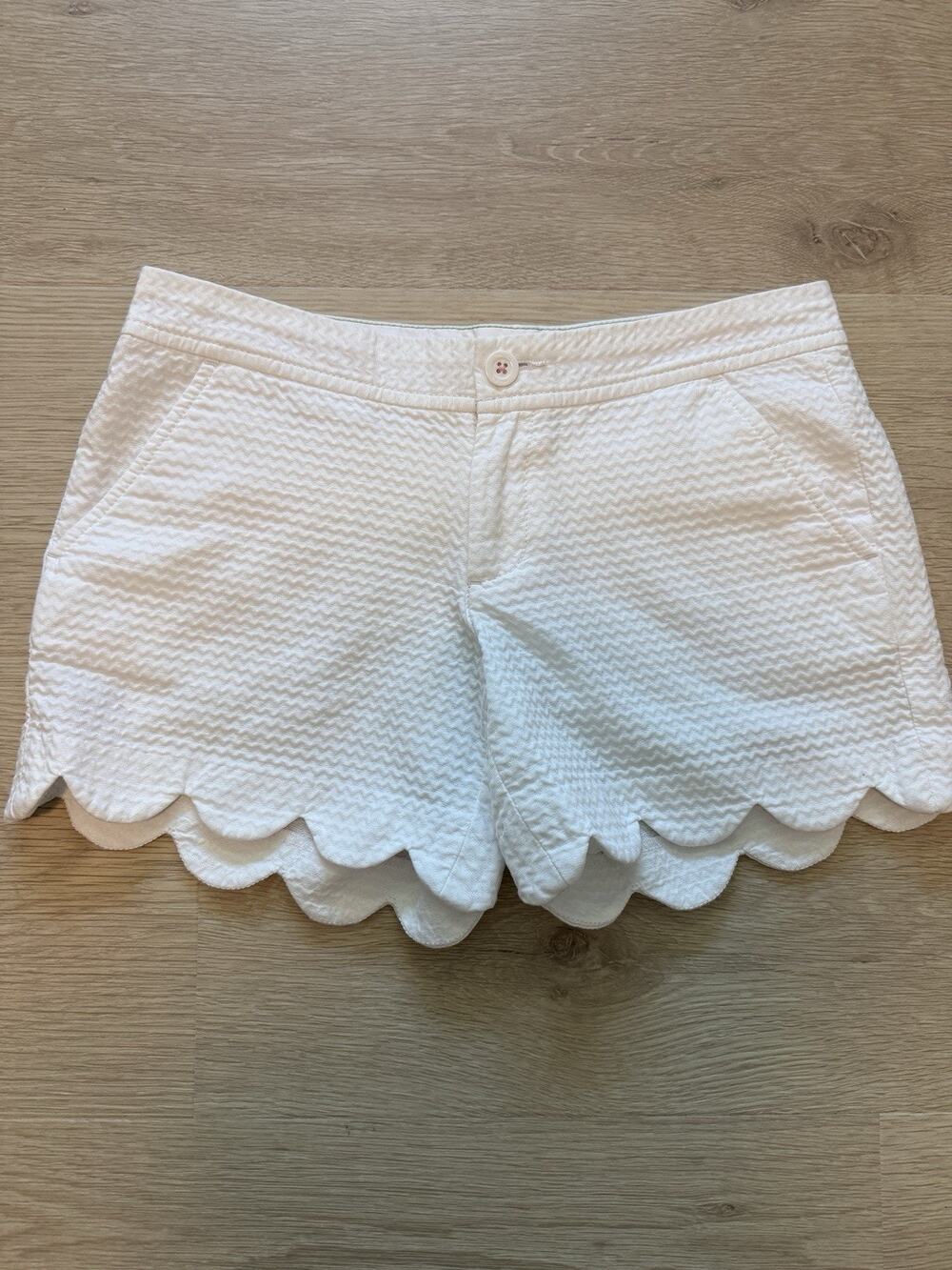 Lilly Pulitzer Buttercup Shorts Women's White Scalloped Cotton Size 00